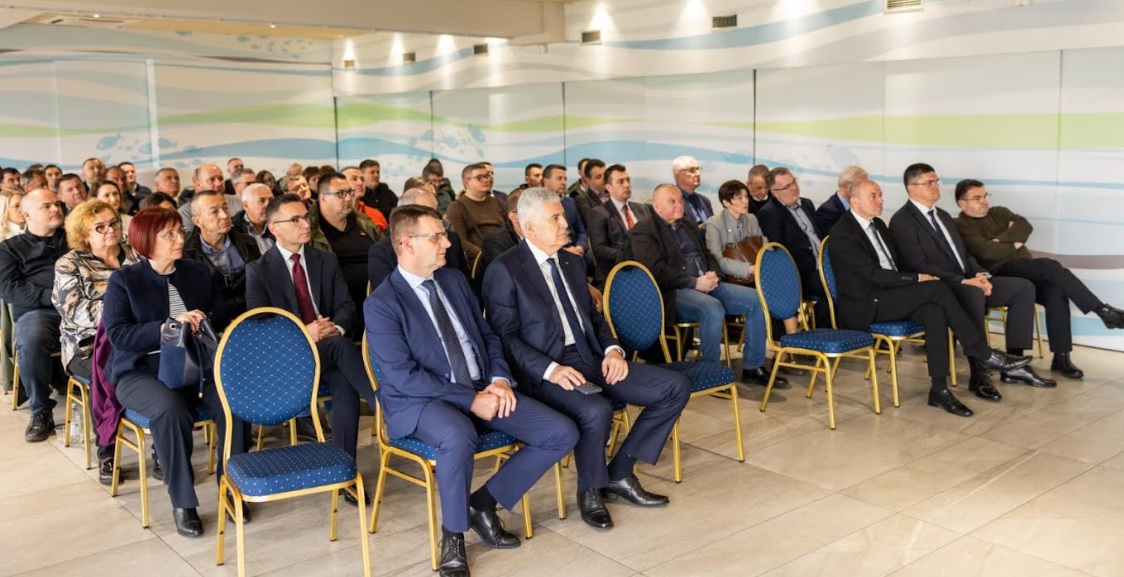 Održan okrugli stol „Fiskalni izazovi Federacije BiH“ u Orašju