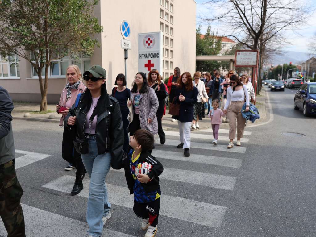 Neformalna grupa nevladinih udruga "Mostarska mreža" organizirala je u subotu u Mostaru prosvjednu šetnju pod sloganom "Kad su žene Mostara šutjele?" povodom Međunarodnog dana žena, s ciljem podizanja svijesti o pravima žena i izgradnje ravnopravnijeg društva.