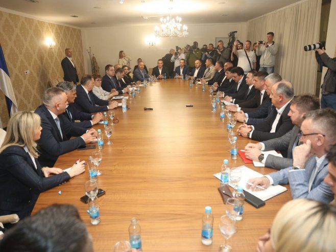 Dodik na sastanku / Foto: RTRS