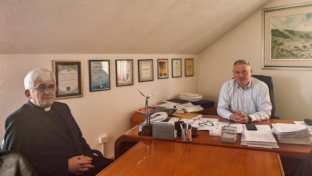 Ivan Vukadin i biskup Željko Majić