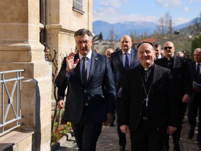 Andrej Plenković i biskup Petar Palić