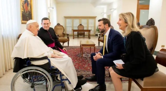 Papa Franjo i JD Vance