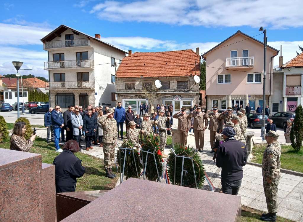 U Tomislavgradu obilježena 33. obljetnica utemeljenja HVO-a / Foto: Fena