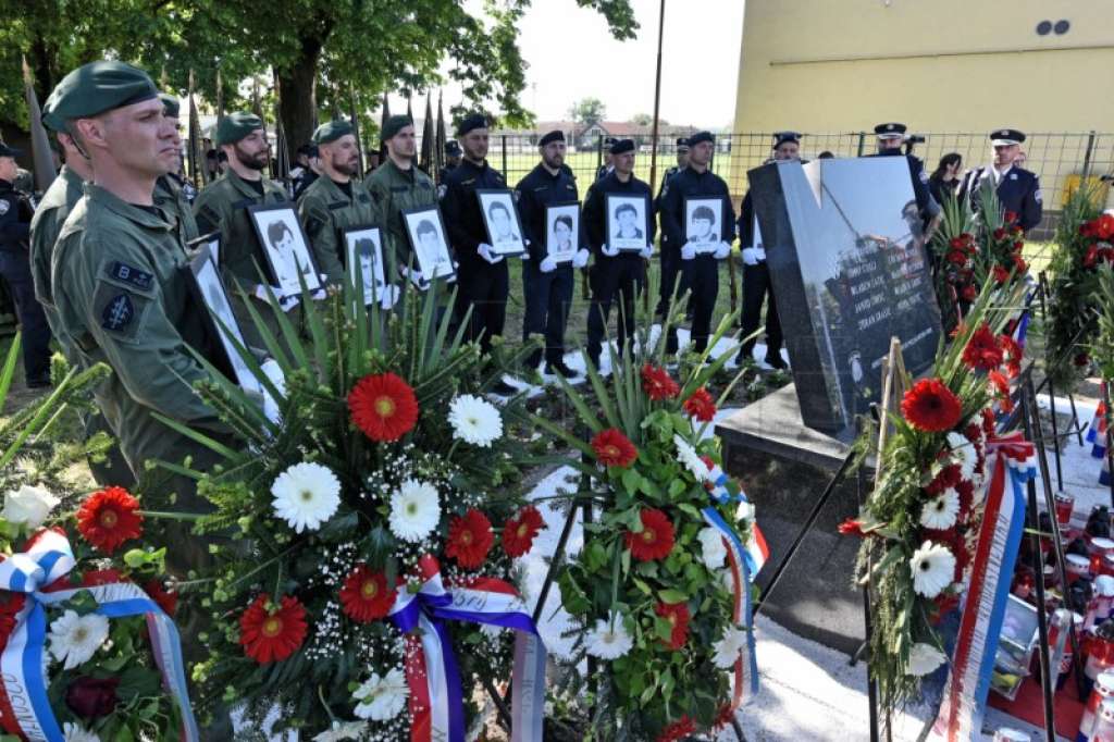 Obilježena 34. obljetnica ubojstva 12 hrvatskih redarstvenika u Borovu /Foto: Fena/Hina