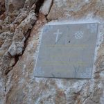 U Studencima otkrivena ploča u spomen na zaustavljanje tenkova 1991. godine / Foto: Fena