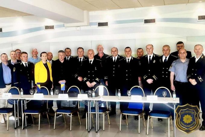 policija