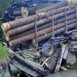 amion natovaren balvanima srušio most na Vlašiću