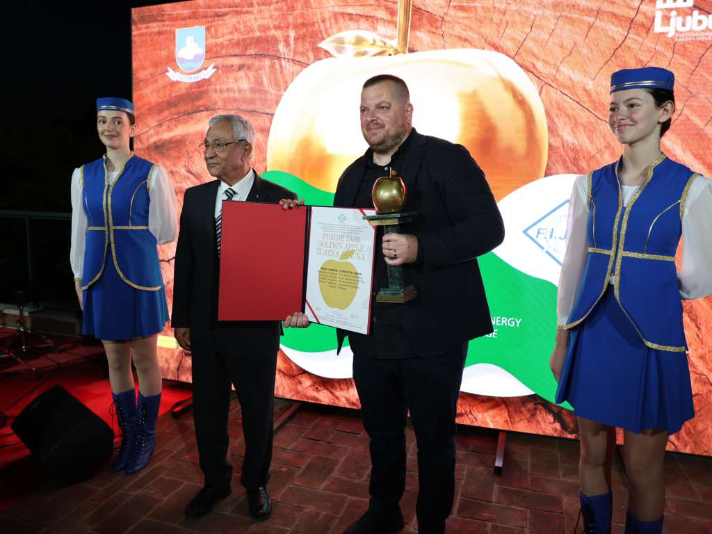 Ljubuškom je u petak uručena „Zlatna jabuka“ / Foto: Agencija