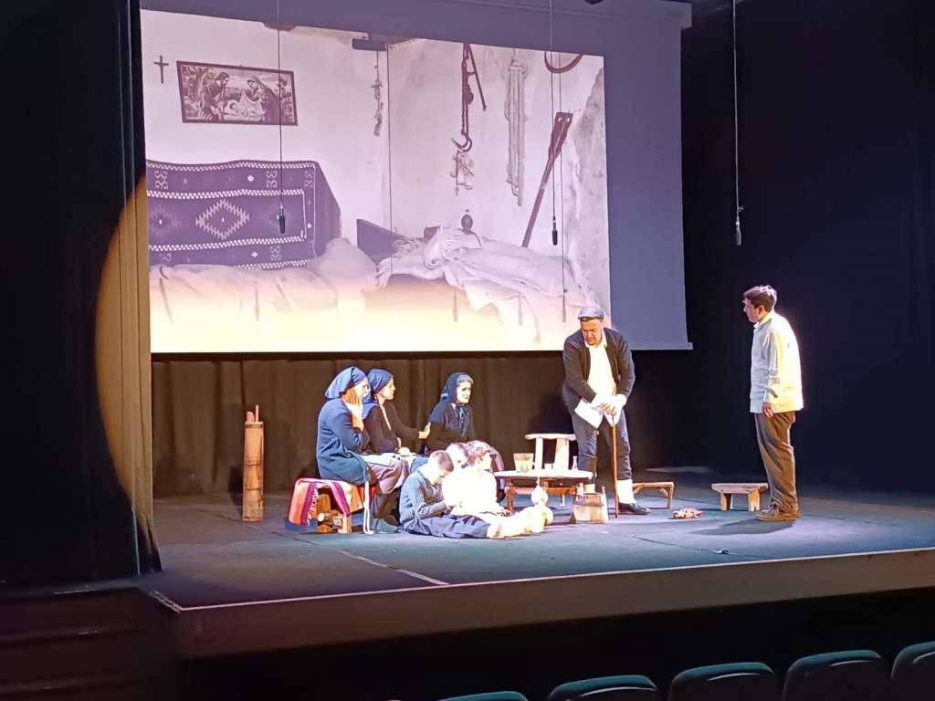 Predstava 'Dide, pobiše nam fratre' / Foto: Fena