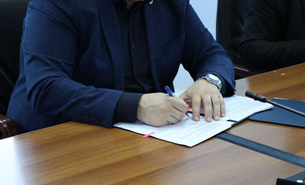 Potpisivanje ugovora / Foto: Fena