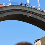 Skokovi sa Starog mosta / Foto: Fena