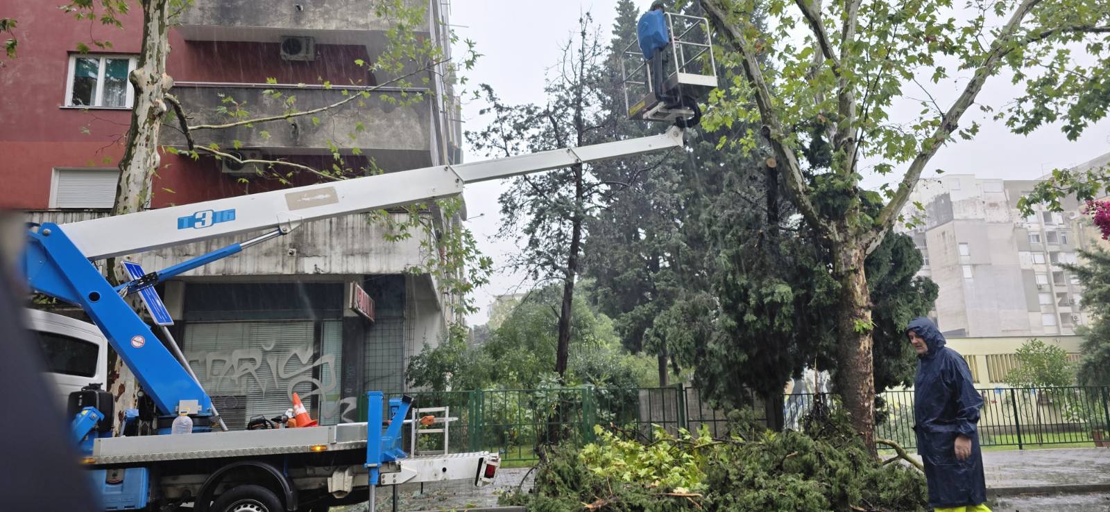 Posljedice olujnog nevremena u Mostaru / Foto: Pogled.ba