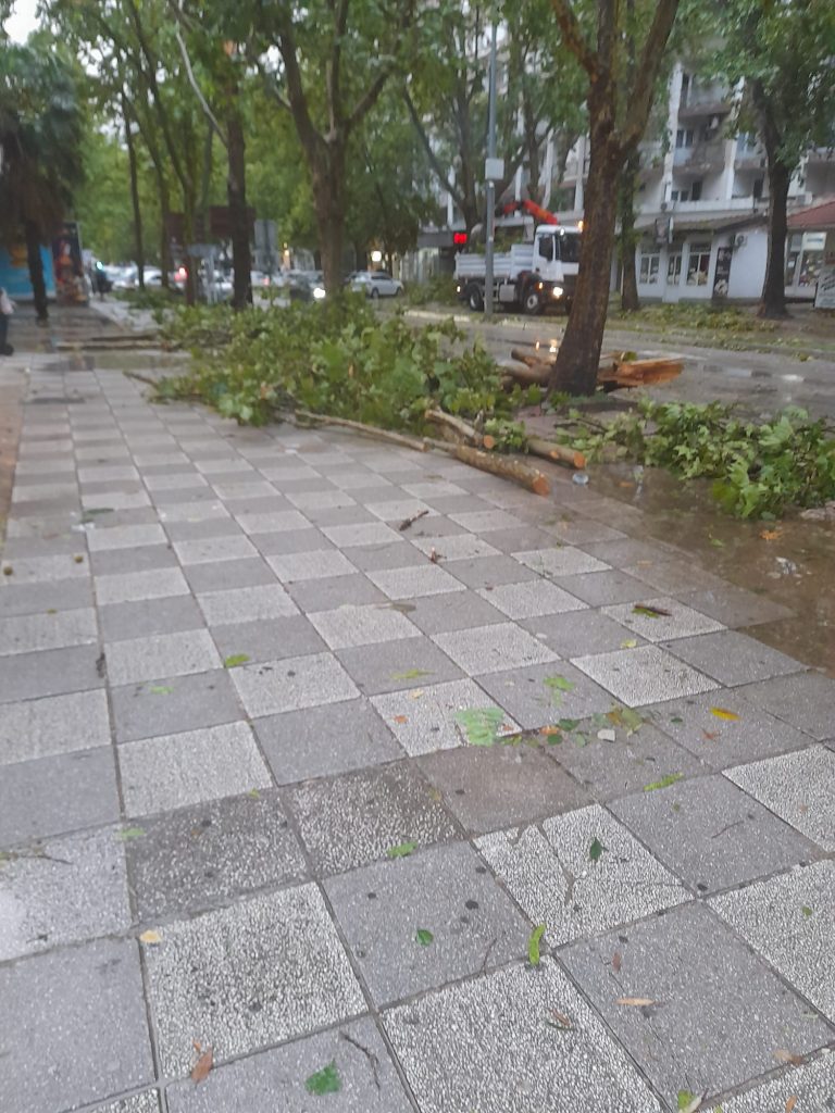 Posljedice olujnog nevremena u Mostaru / Foto: Pogled.ba