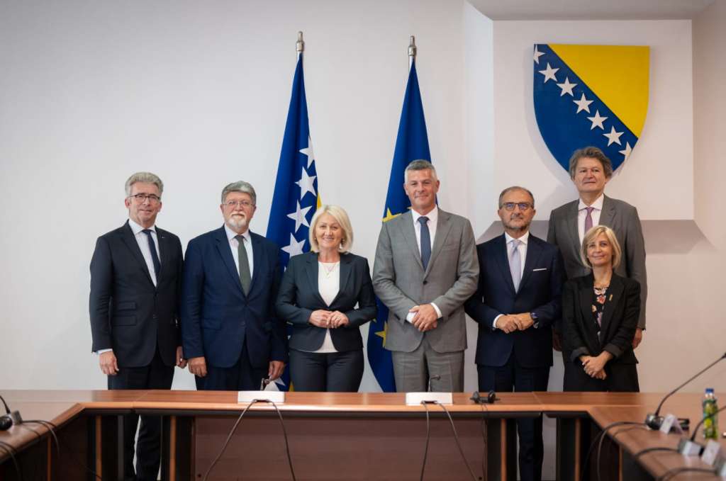 Krišto s članovima Odbora za vanjske poslove EP / Foto/ VMBiH