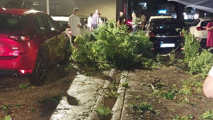 Olujno nevrijeme u Mostaru / Foto: Fena