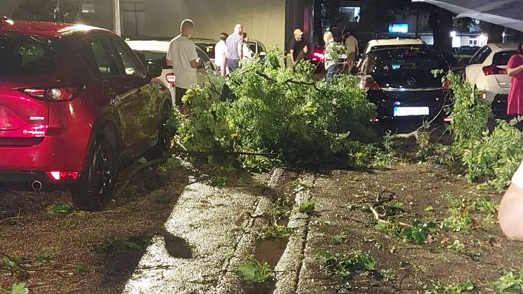 Olujno nevrijeme u Mostaru / Foto: Fena