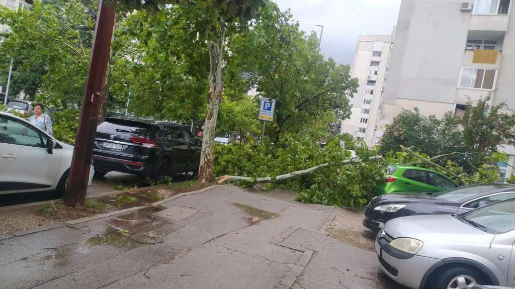 Olujno nevrijeme u Mostaru / Foto: Fena