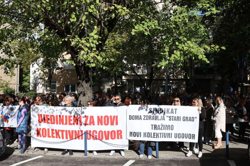 Prosvjed zdravstvenih radnika / Foto: FENA