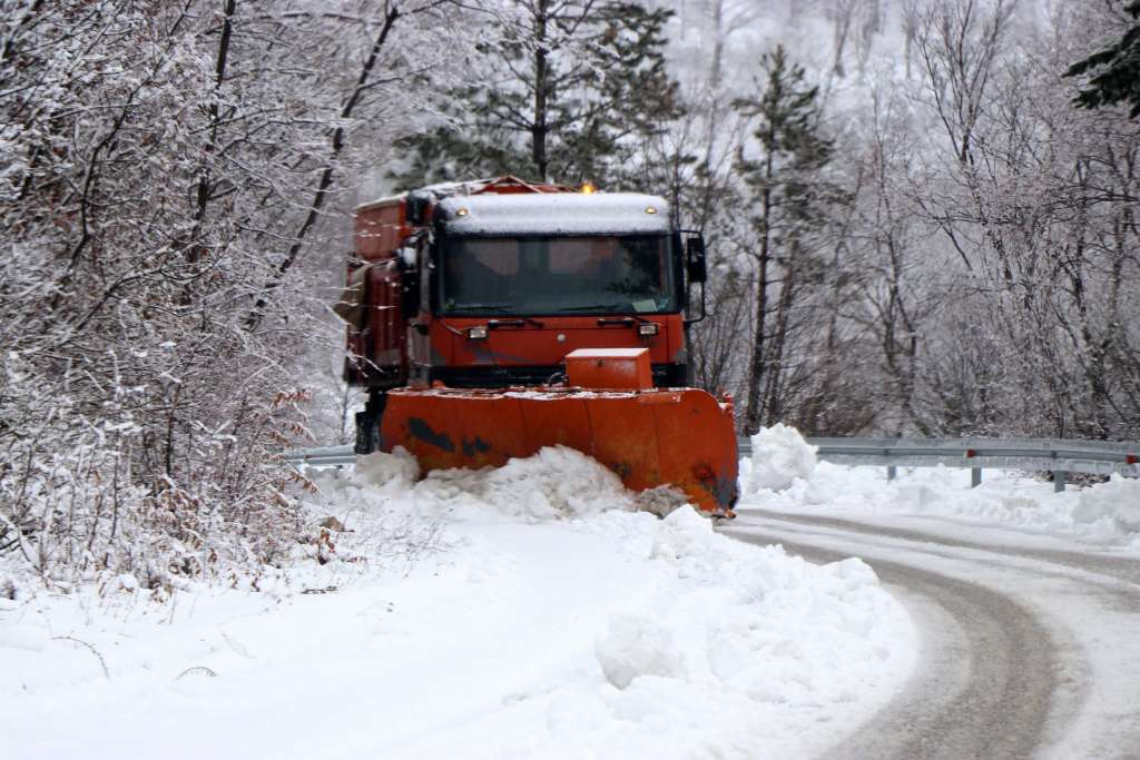Koprivnica-Kupres: Snijeg i led blokirali promet za teretna vozila