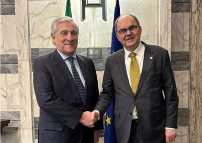 SCHMIDT TAJANI