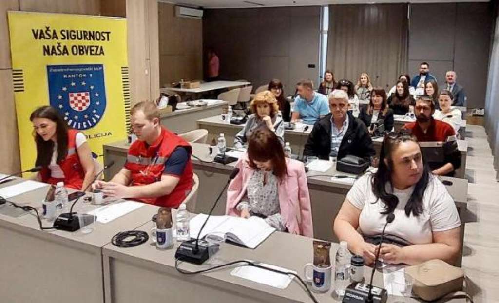 KAVA S POLICIJOM ŽZH