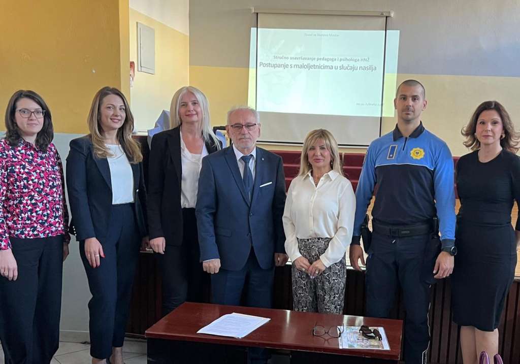 Edukacija u Mostaru okupila stručnjake iz HNŽ: Škole u prvoj liniji borbe protiv nasilja Edukacija u Mostaru okupila stručnjake iz HNŽ: Škole u prvoj liniji borbe protiv nasilja