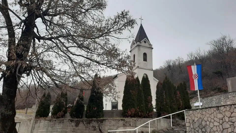 Misa u Mostarskom Gradcu otkazana zbog incidenata na groblju