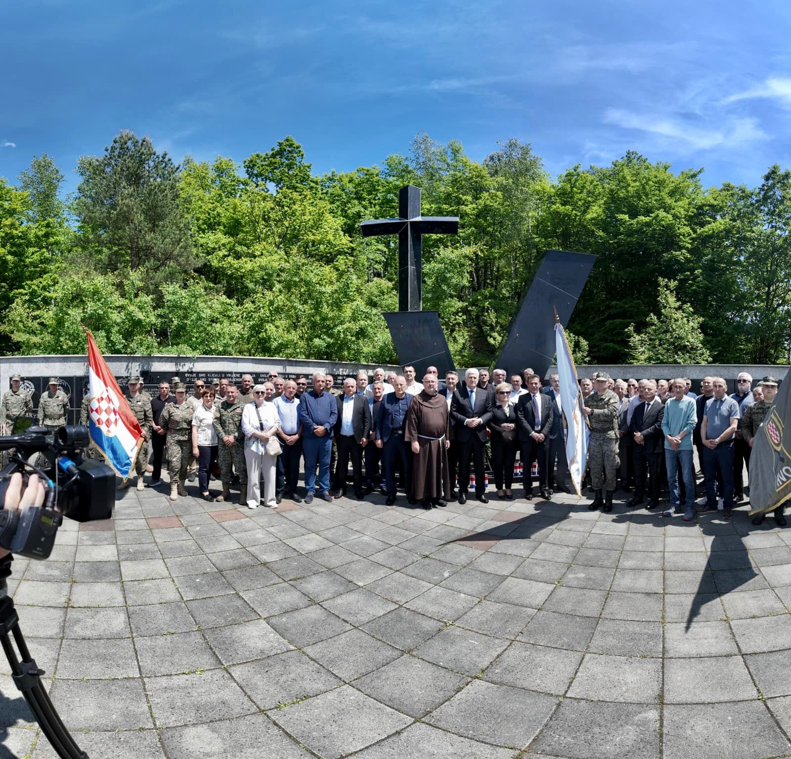 Vitez obilježio 34. obljetnicu osnutka Glavnog stožera HVO-a: Zajedništvo očuvalo hrvatski narod u BiH, mora se trajno čuvati Vitez obilježio 34. obljetnicu osnutka Glavnog stožera HVO-a: Zajedništvo očuvalo hrvatski narod u BiH, mora se trajno čuvati