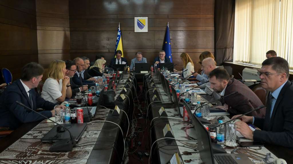 Vlada FBiH – Utvrđena maksimalna visina marži za neaditivirane naftne derivate Vlada FBiH – Utvrđena maksimalna visina marži za neaditivirane naftne derivate