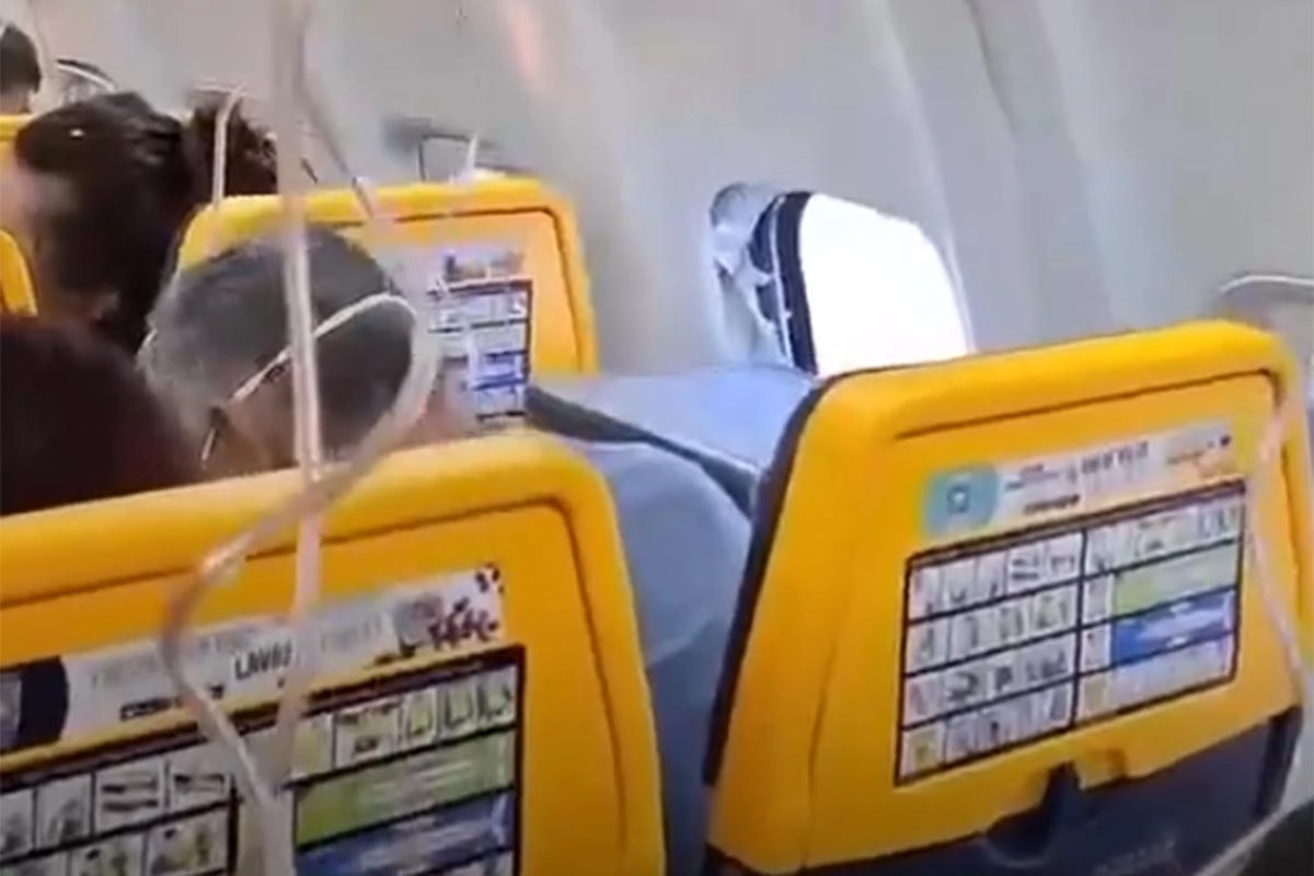 Drama na nebu: Srbinu glava završila izvan aviona nakon pucanja prozora, putnici ga jedva spasili Drama na nebu: Srbinu glava završila izvan aviona nakon pucanja prozora, putnici ga jedva spasili