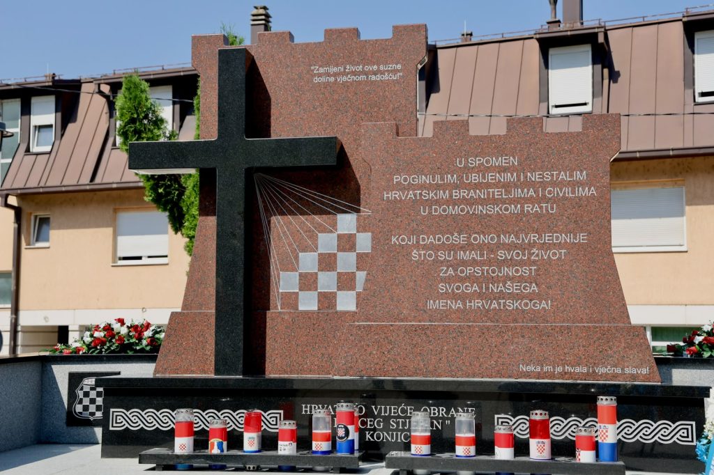 Spomenik hrvatskim braniteljima u Konjicu kao trajni simbol istine, žrtve i slobode Spomenik hrvatskim braniteljima u Konjicu kao trajni simbol istine, žrtve i slobode
