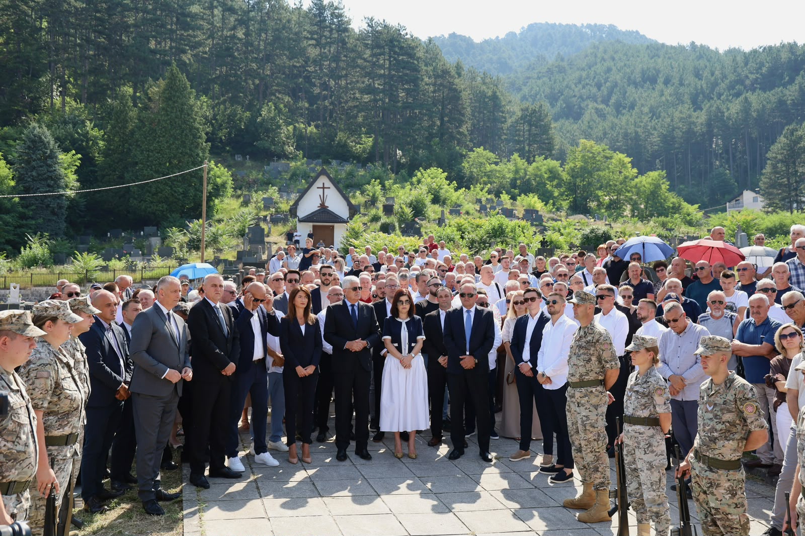 Konjic: Spomenik hrvatskim braniteljima otkrila djeca palih heroja Konjic: Spomenik hrvatskim braniteljima otkrila djeca palih heroja