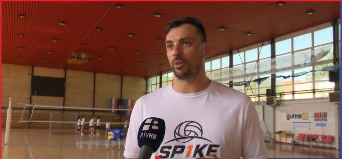 Bogato međunarodno iskustvo za mlade sportaše: Odbojkaški kampovi Ivana Raiča u četiri hercegovačka grada Bogato međunarodno iskustvo za mlade sportaše: Odbojkaški kampovi Ivana Raiča u četiri hercegovačka grada