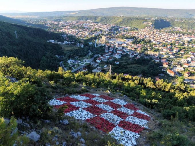 hrvatski grb u sirokom brijegu