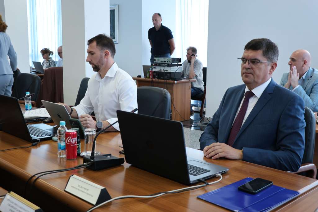 Novi korak za roditelje njegovatelje: Izmjene zakona pred Parlamentom FBiH Novi korak za roditelje njegovatelje: Izmjene zakona pred Parlamentom FBiH