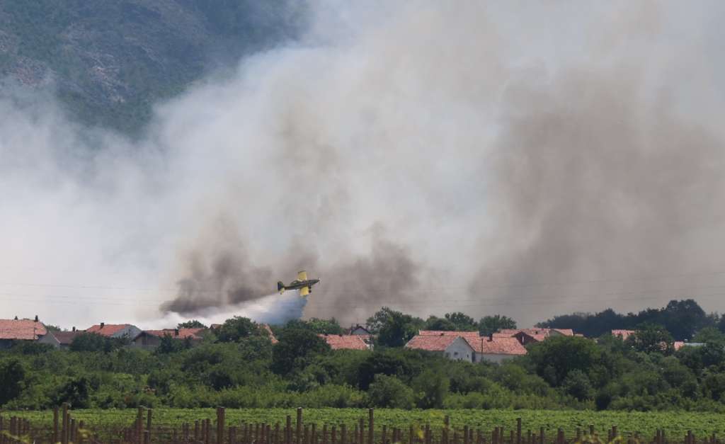 Stabiliziran požar u Jablanici: Grom pokrenuo vatrenu stihiju Stabiliziran požar u Jablanici: Grom pokrenuo vatrenu stihiju