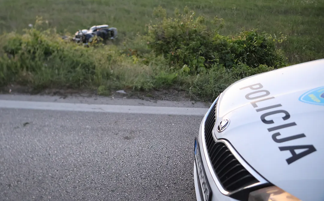 Velika policijska racija na cestama u Mostaru, Konjicu i Čitluku: Padali zbog alkohola, obijesne vožnje i mobitela Velika policijska racija na cestama u Mostaru, Konjicu i Čitluku: Padali zbog alkohola, obijesne vožnje i mobitela