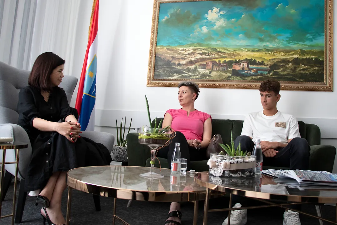 Buhač ugostila rukovodstvo i uspješne plivače SPK Zrinjski Mostar Buhač ugostila rukovodstvo i uspješne plivače SPK Zrinjski Mostar