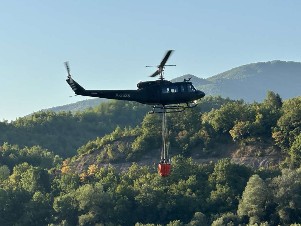 Oružane snage BiH svakodnevno gase požare na požarištima u Bosni i Hercegovini Oružane snage BiH svakodnevno gase požare na požarištima u Bosni i Hercegovini