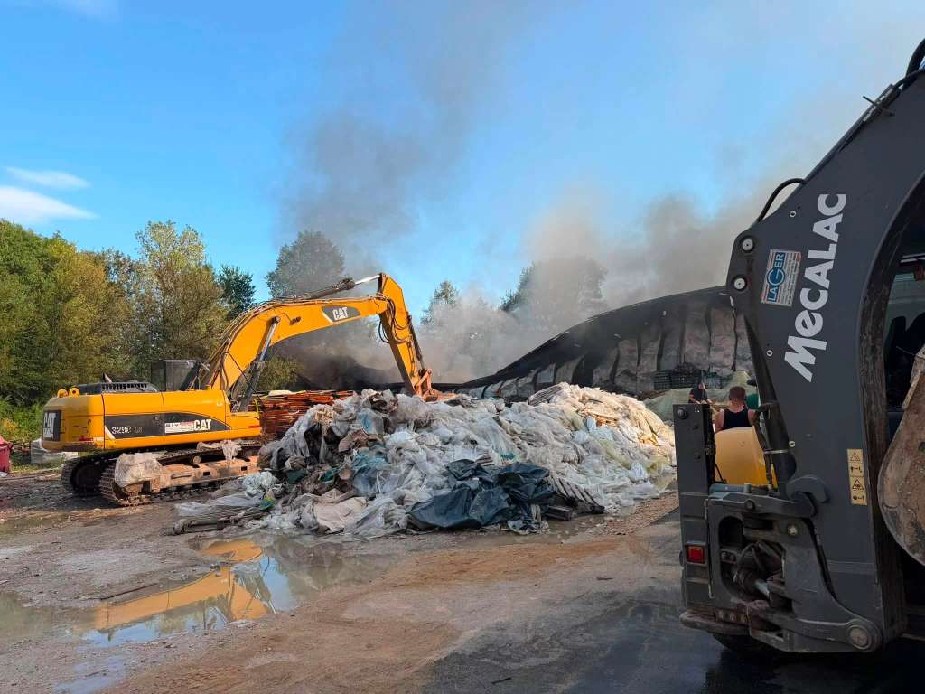 Grude: Veliki požar ugašen nakon teške borbe, počinje sanacija Grude: Veliki požar ugašen nakon teške borbe, počinje sanacija