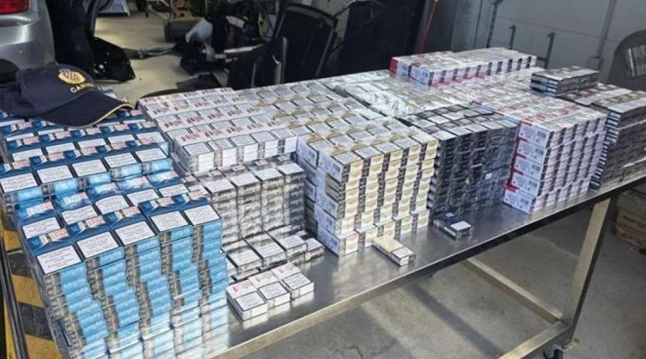 Zbog cigareta sa slike državljanin BiH dobio 24 000 eura kazne i trajno mu je oduzet automobil Zbog cigareta sa slike državljanin BiH dobio 24 000 eura kazne i trajno mu je oduzet automobil
