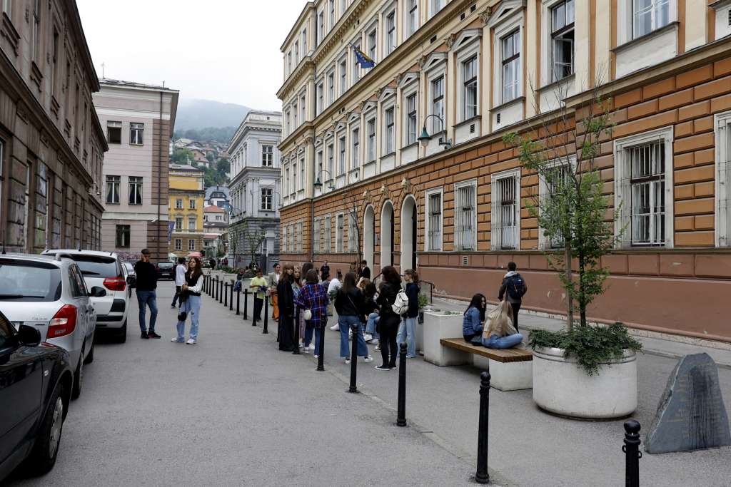 Danas počinje nova školska godina, vozači maksimalan oprez u blizini osnovnih i srednjih škola
