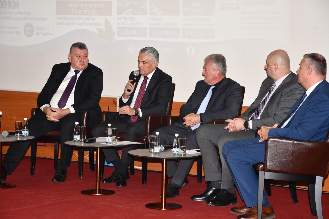 Fond za zaštitu okoliša FBiH na konferenciji „Zajedno do rasta – kreditna i grant sredstva za gospodarstvo“ u Vitezu: Predstavljene mogućnosti financiranja održivih i zelenih projekata u gospodarstvu Fond za zaštitu okoliša FBiH na konferenciji „Zajedno do rasta – kreditna i grant sredstva za gospodarstvo“ u Vitezu: Predstavljene mogućnosti financiranja održivih i zelenih projekata u gospodarstvu