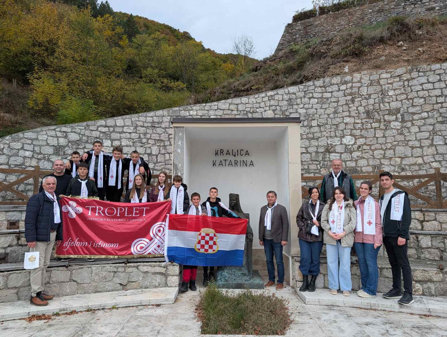 Mostarski krizmanici hodočastili za Domovinu na kraljevskom gradu Mostarski krizmanici hodočastili za Domovinu na kraljevskom gradu