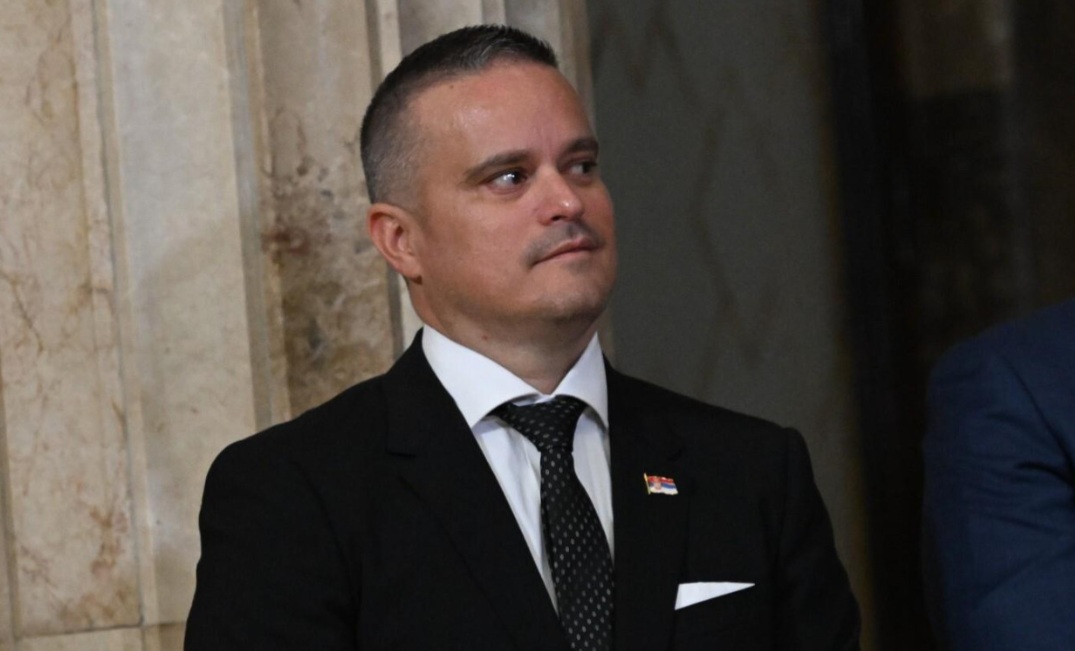 PAD MACURE: Držao mjenjačnicu, a onda ga je Vučić učinio jednim od najbogatijih ljudi u Srbiji PAD MACURE: Držao mjenjačnicu, a onda ga je Vučić učinio jednim od najbogatijih ljudi u Srbiji