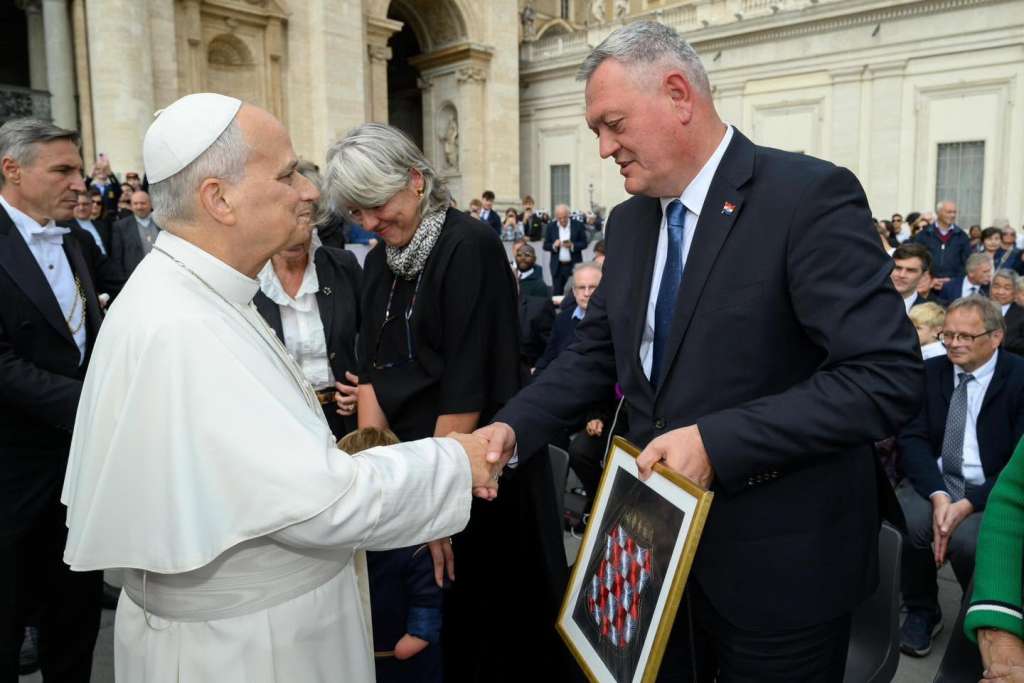 Predsjednik Vlade Hercegbosanske županije susreo se s papom Lavom XIV. u Vatikanu Predsjednik Vlade Hercegbosanske županije susreo se s papom Lavom XIV. u Vatikanu