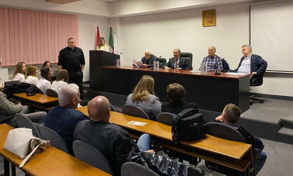 U Tomislavgradu predstavljena zbirka poezije „Treći pivci” Marka Mamića U Tomislavgradu predstavljena zbirka poezije „Treći pivci” Marka Mamića