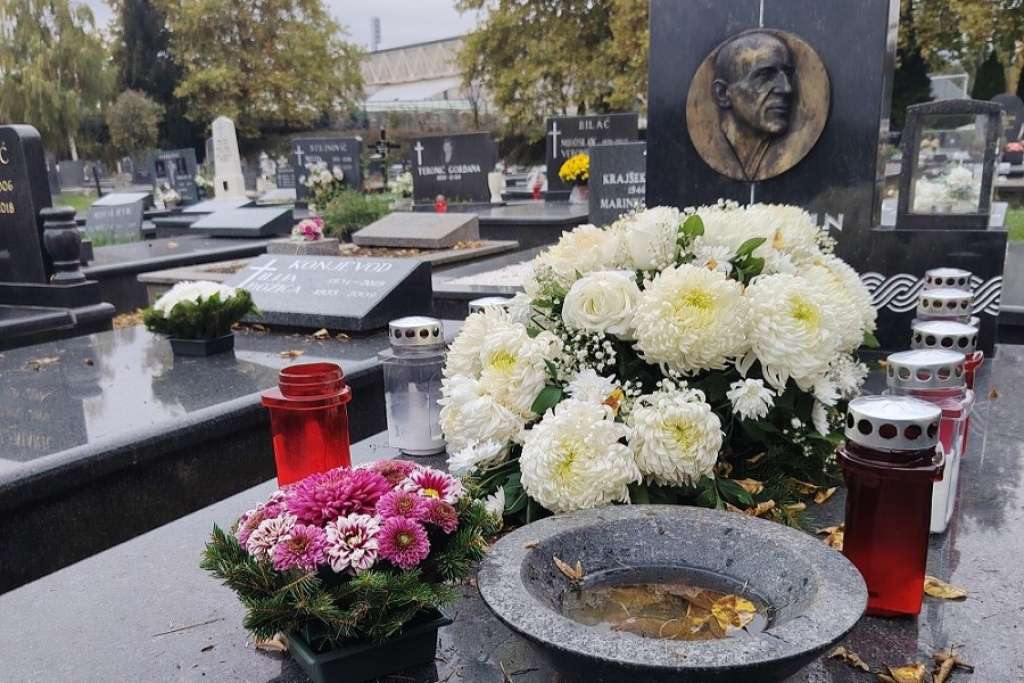 Hrvatsko kulturno društvo Napredak obilježilo blagdan Svih svetih i Dušni dan Hrvatsko kulturno društvo Napredak obilježilo blagdan Svih svetih i Dušni dan