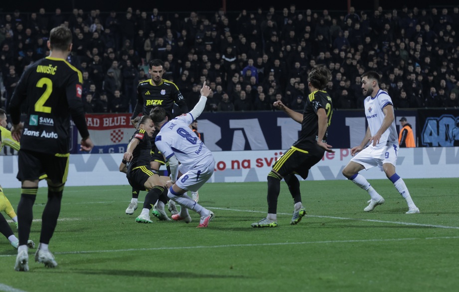 SENZACIJA U HRVATSKOJ: Rudeš srušio Dinamo SENZACIJA U HRVATSKOJ: Rudeš srušio Dinamo